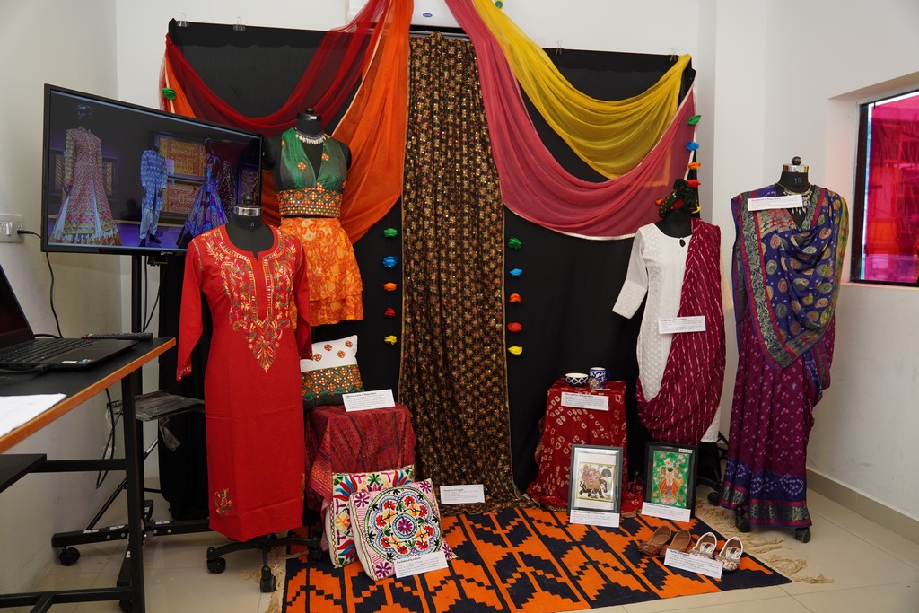 National Handloom Day Academy of Design & Management ()